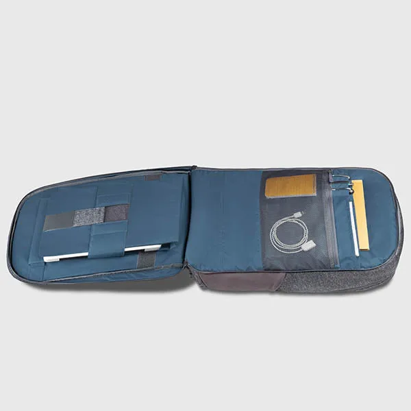 AKRA, WASHBAG & PACKING CUBES