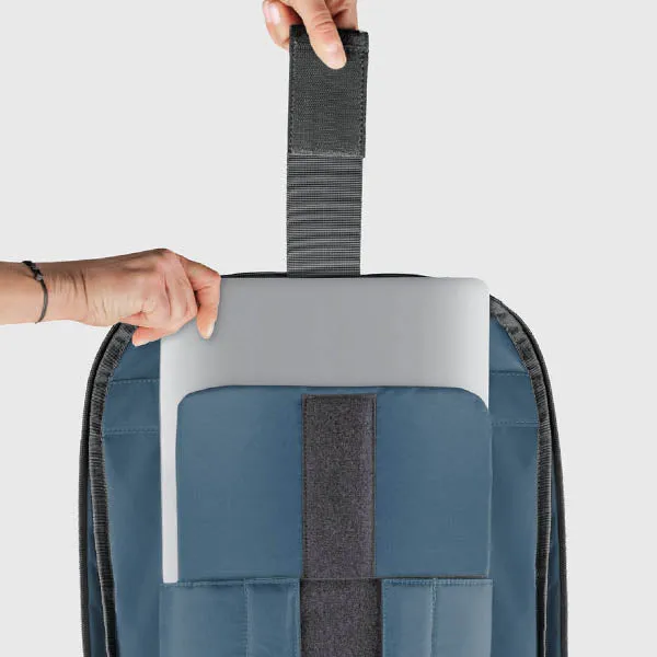 AKRA, WASHBAG & PACKING CUBES